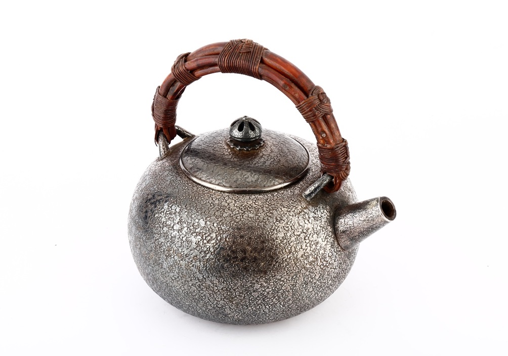 日本製 古銀 茶壺 生駒 造 「純銀製光面炮口丸形提梁壺」 銀瓶 煎茶 湯 